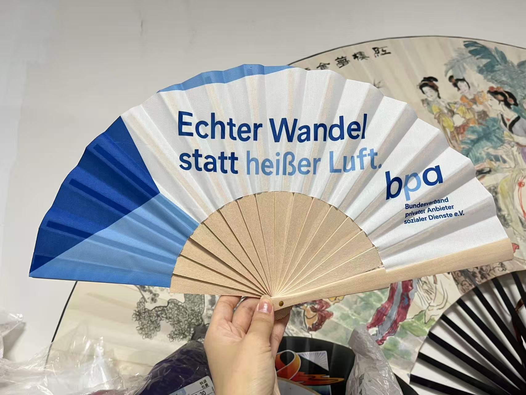 Fächer aus Naturholz/Bambus und Polyestergewebe mit Ihrem Logo bedruckt